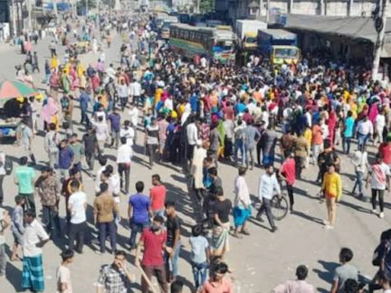 সাভারে ঢাকা–আরিচা মহাসড়ক অবরোধ করে অটো রিকশা চালকদের বিক্ষোভ